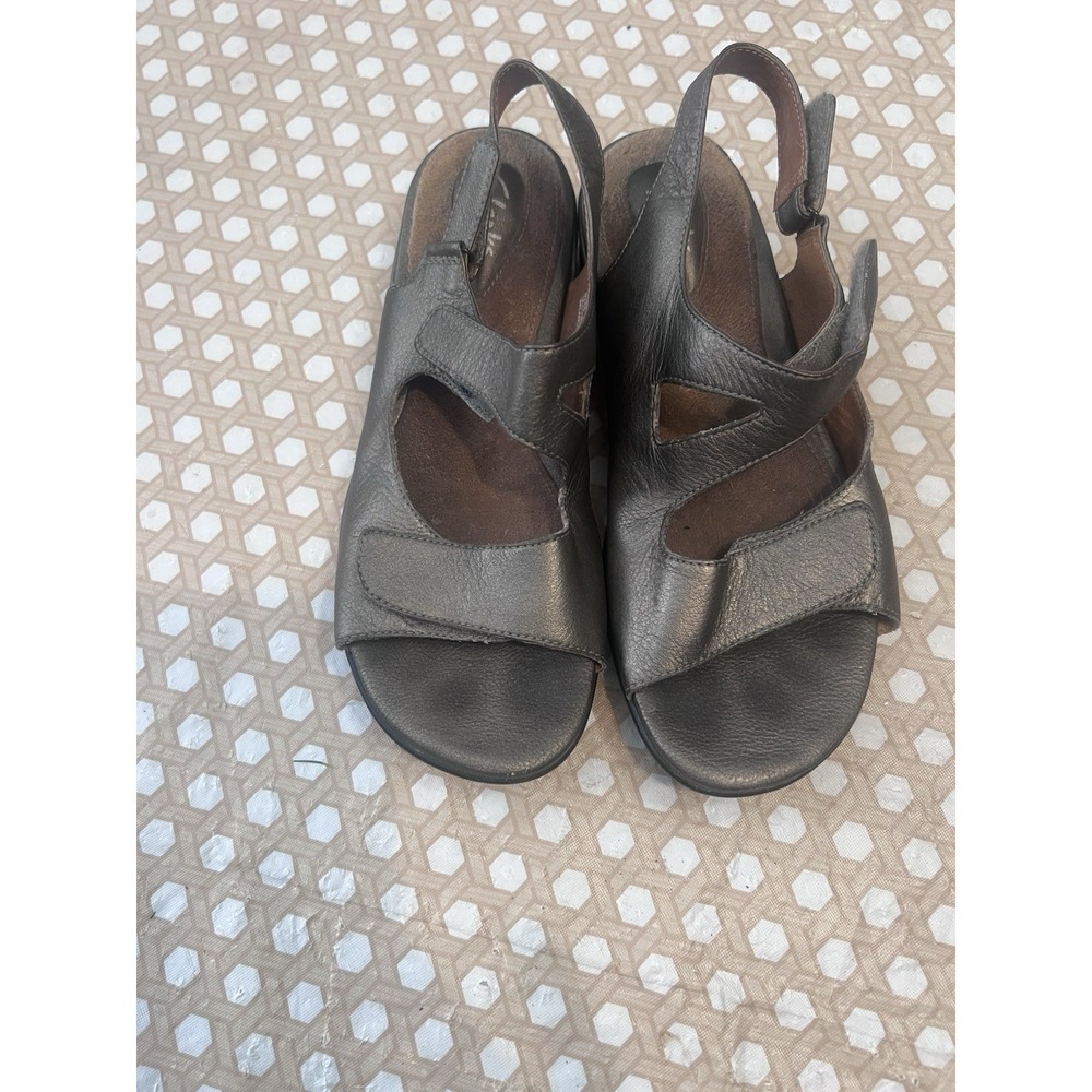 Clarks Artisan Metallic Brown Gold Leather Strappy Sandals Size 8W‎
